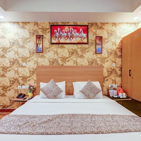 Hotel Red York By Byob Hotels Noida Exterior photo