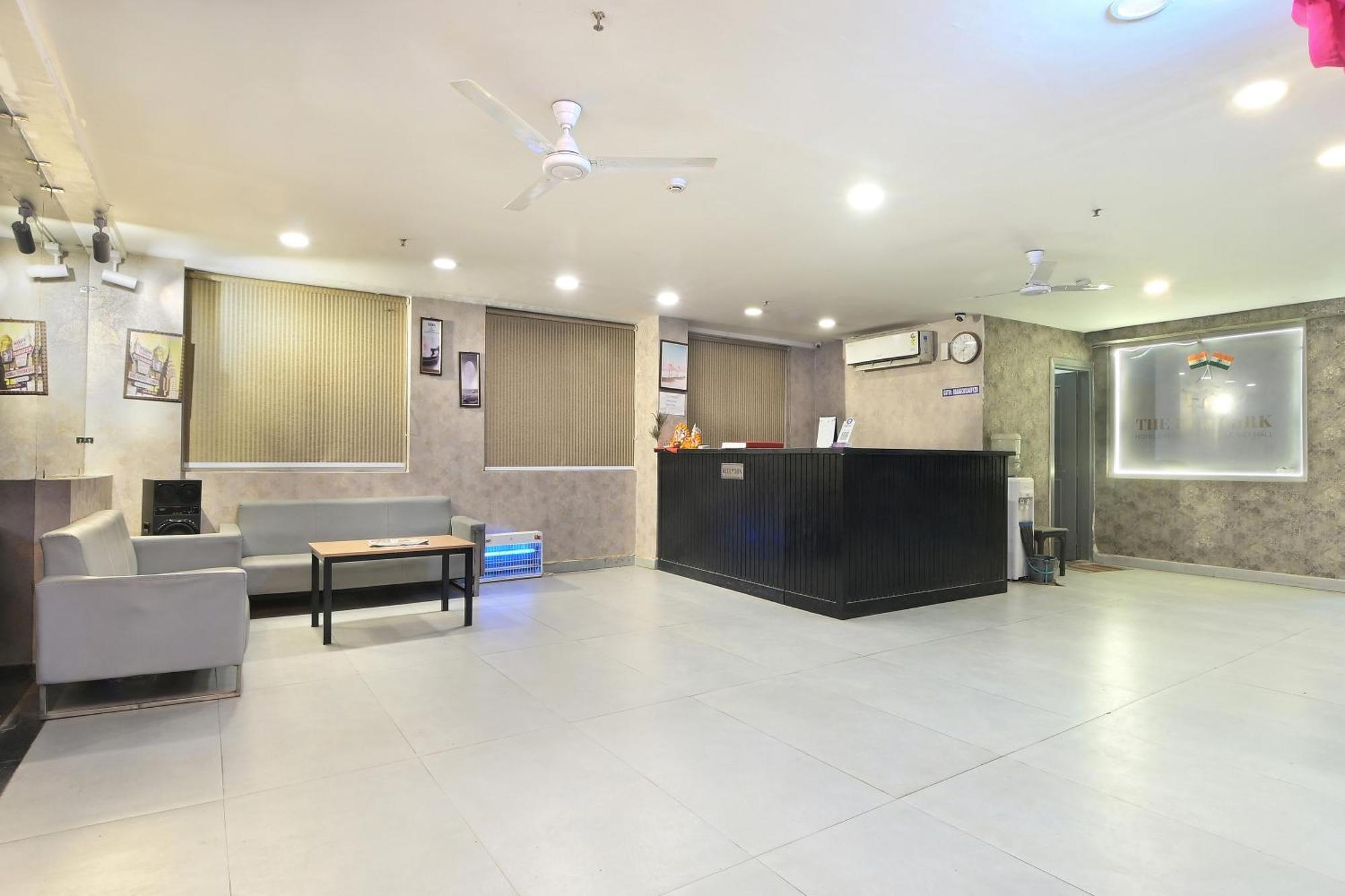 Hotel Red York By Byob Hotels Noida Exterior photo